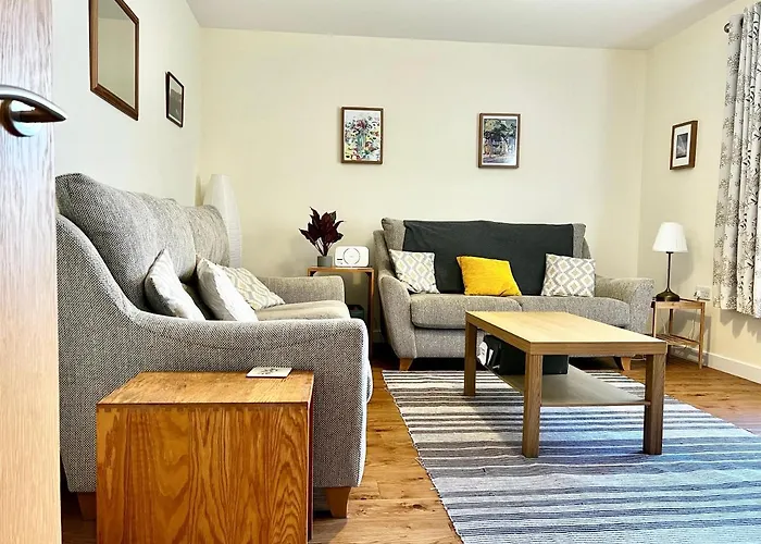Central Spacious 2 Bed 2 Bath, Free Wifi & Parking, Park View