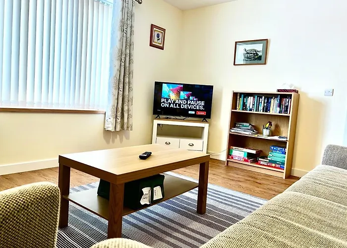 Central Spacious 2 Bed 2 Bath, Free Wifi & Parking, Park View