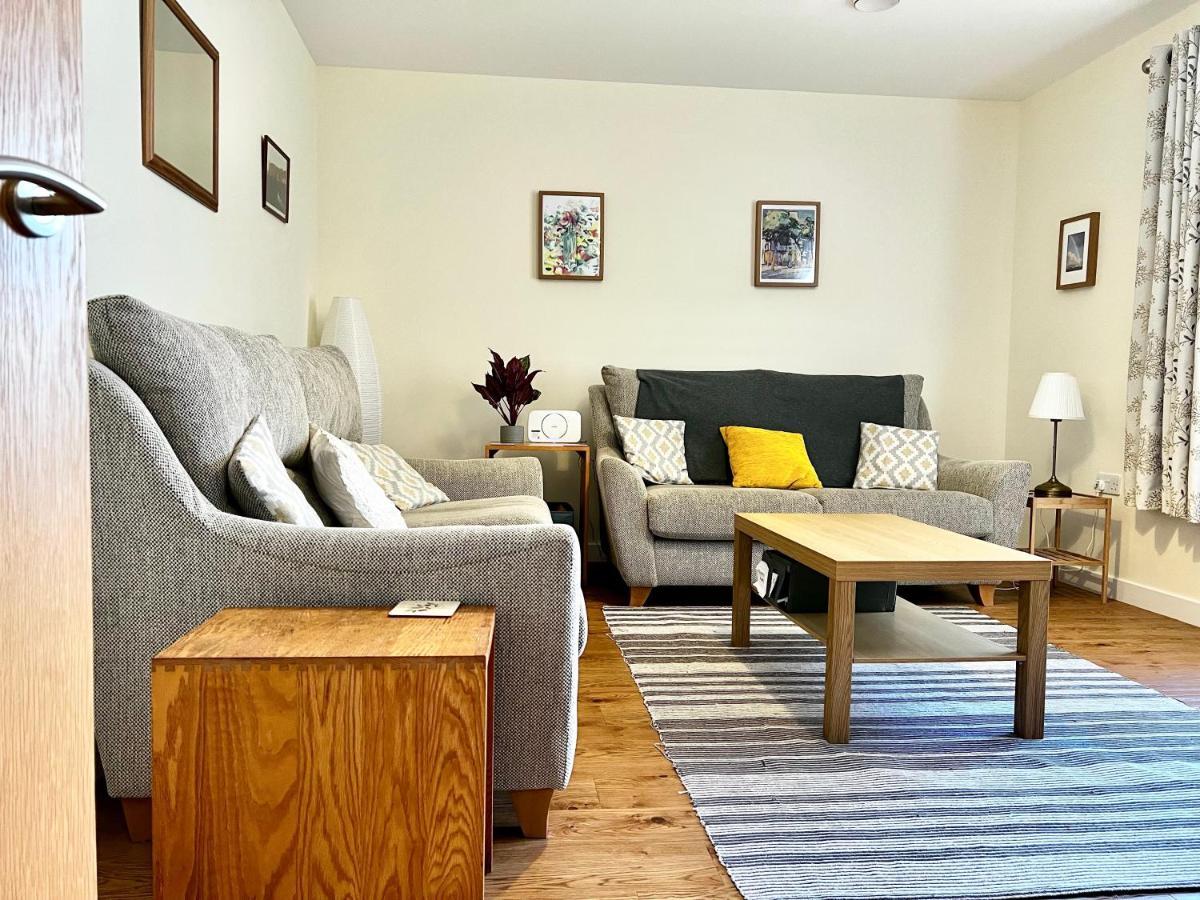 Spacious 2 Bed 2 Bath, Free Wifi & Parking, Park View