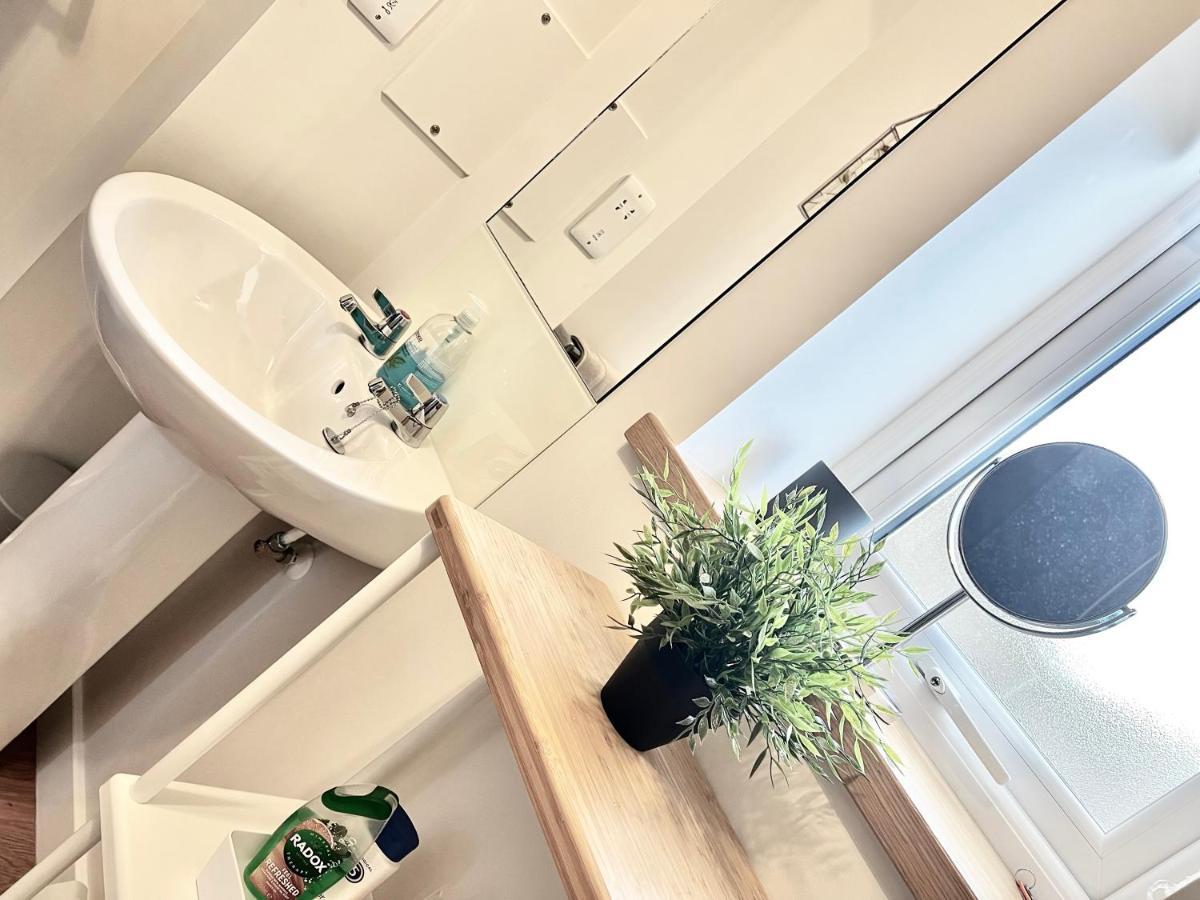 Spacious 2 Bed 2 Bath, Free Wifi & Parking, Park View Апартаменты